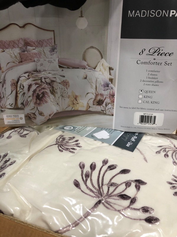 Photo 1 of  Comforter only Queen (90 in x 90 in)