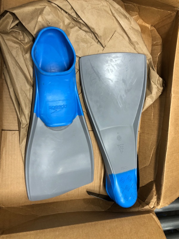 Photo 2 of Speedo Unisex-Adult Swim Training Fins Rubber Long Blade M - Men's Shoe size 7-8 | Women's Shoe size 8.5-9.5 Grey/Blue Standard Packaging