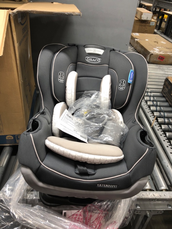 Photo 2 of Graco Extend2Fit 2-in-1 Convertible Car Seat - Redmond (2136800)
