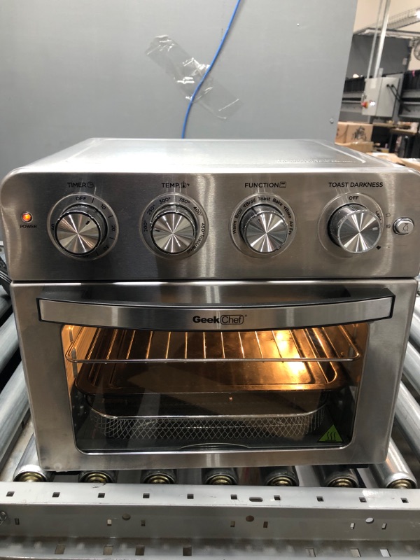 Photo 2 of Geek AiroCook Iris Plus 23 Litre Air Fryer Oven Toaster Grill with Toast, Bake, Broil, Air Fry, Reheat and Rotisserie Functions
**powers on, unable to fully test item