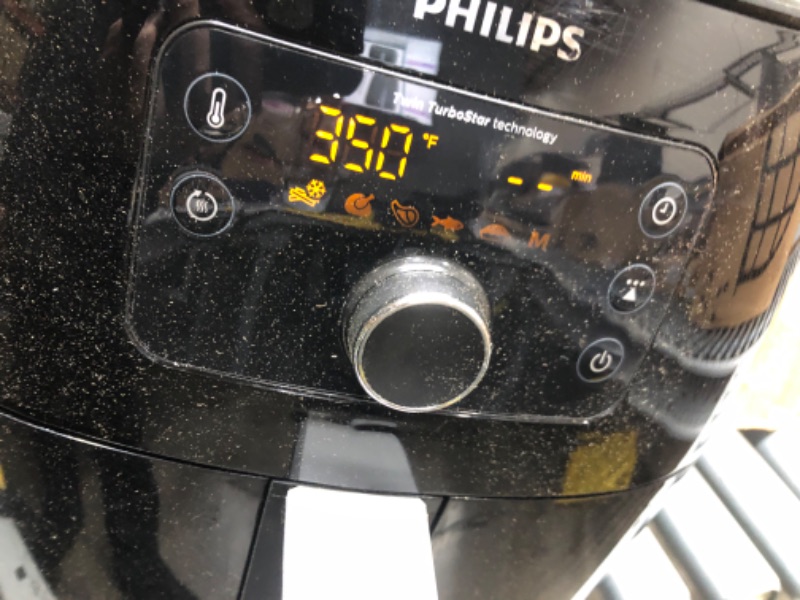 Photo 2 of TESTED POWERS ON*
Philips Premium Airfryer XXL with Fat Removal Technology, 3lb/7qt, Black, HD9650/96
