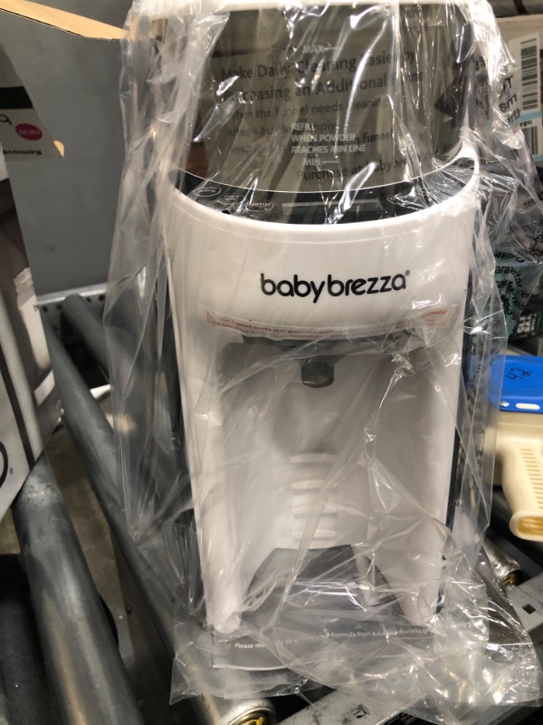 Photo 4 of Baby Brezza New and Improved Formula Pro Advanced Dispenser Machine