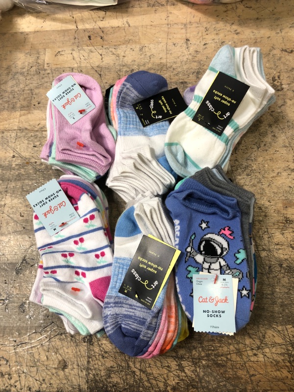 Photo 1 of assorted sock bundle assorted sizes 6 items 