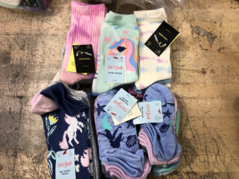 Photo 1 of assorted bundle 6 count socks assorted sizes
