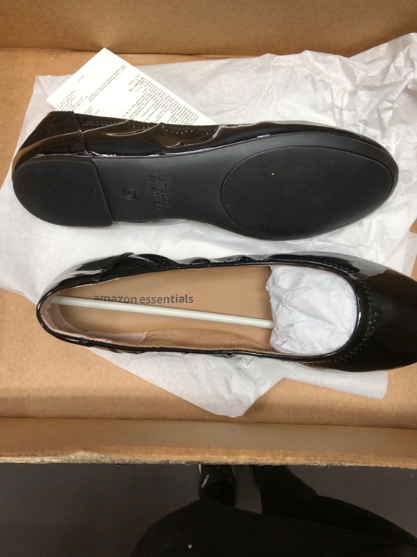 Photo 2 of Amazon Essentials Women's Belice Ballet Flat SIZE 9
