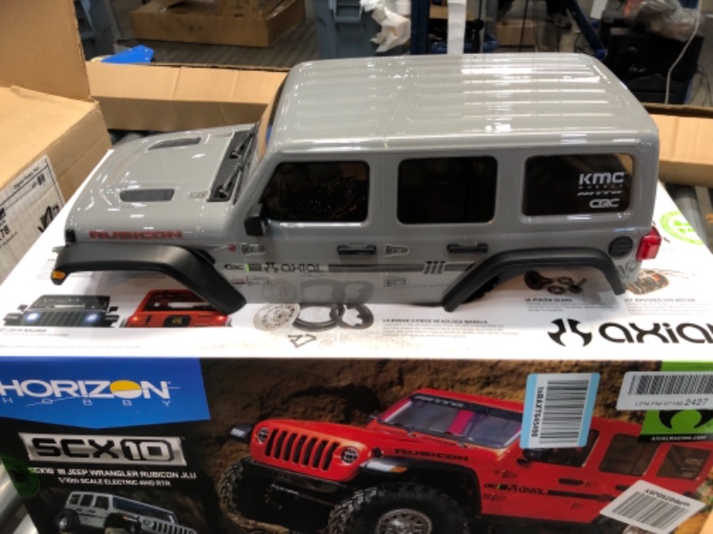 Photo 3 of (battery not included)
Axial 1/10 SCX10 III Jeep JLU Wrangler with Portals RTR, Gray, AXI03003T1, Grey
