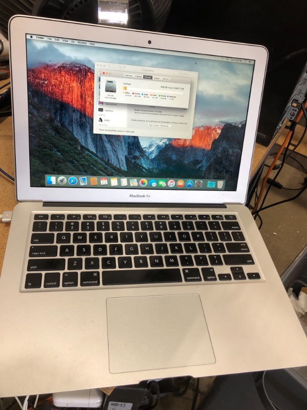 Photo 7 of Apple MacBook Air with Intel Core i5, 1.6GHz, (13-inch, 4GB,128GB SSD) - Silver (Renewed)
