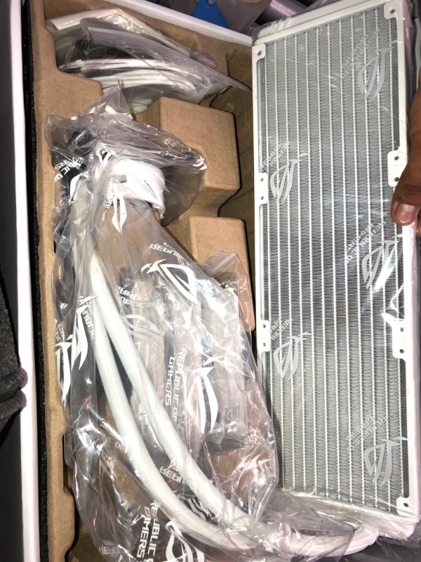 Photo 1 of ASUS ROG Strix LC II 360 ARGB White Edition All-in-one AIO Liquid CPU Cooler 360mm Radiator, Intel LGA1700, 115x/2066 and AMD AM4/TR4 Support, Triple 120mm 4-pin PWM Addressable RGB Radiator Fans
