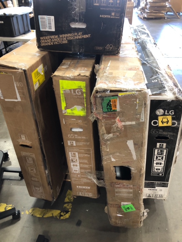 Photo 2 of MIXED PALLET OF DAMAGED TVS AND ONE MONITOR**5 UNITS**NO REFUNDS**NON FUNCTIONAL