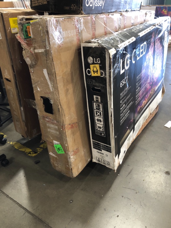 Photo 3 of MIXED PALLET OF DAMAGED TVS AND ONE MONITOR**5 UNITS**NO REFUNDS**NON FUNCTIONAL