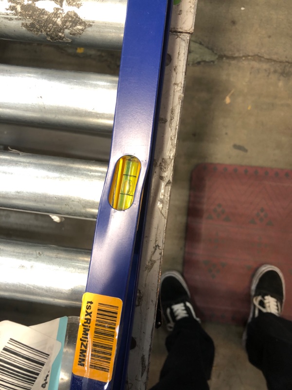 Photo 1 of **** SHIPPING DAMAGE **** 
IRWIN Level, Magnetic, I-beam, 24-Inch (1801091) , Blue
