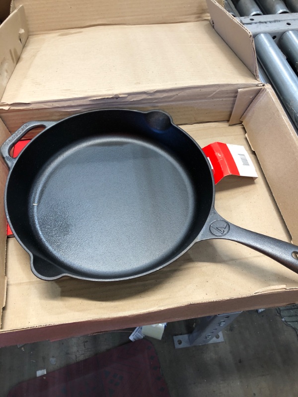 Photo 2 of **** NEW IN BOX ****
Victoria Cast-Iron Skillet, Pre-Seasoned Cast-Iron Frying Pan with Long Handle, Made in Colombia, 12 Inch