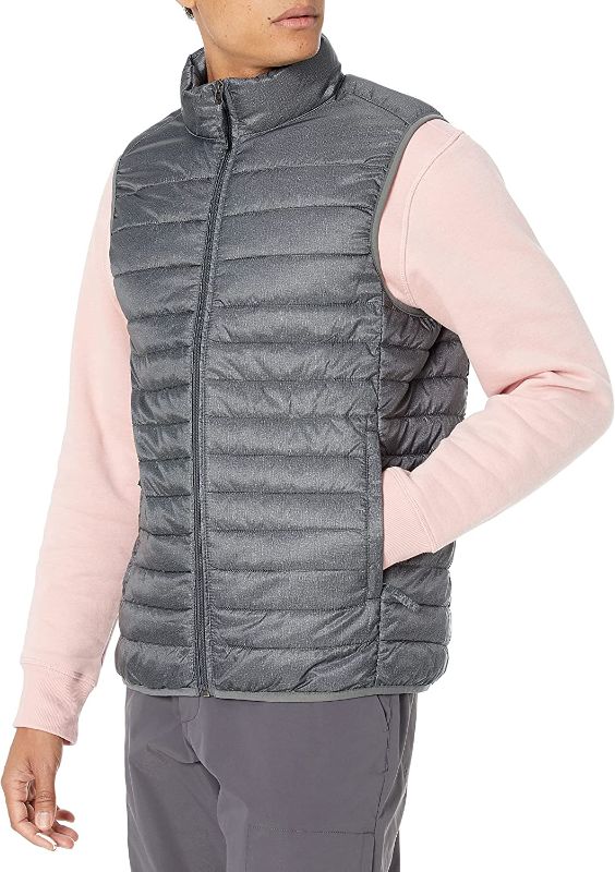 Photo 1 of Amazon Essentials Men's Lightweight Water-Resistant Packable Puffer Vest Medium Grey 
