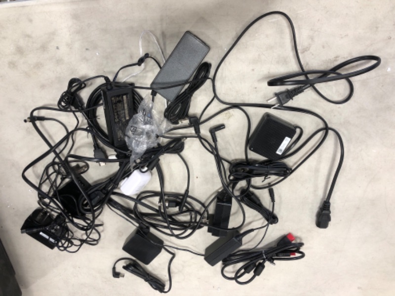 Photo 1 of MIXED BUNDLE OF TV AND LAPTOP CORDS**MIXED TYPES**15 UNITS**