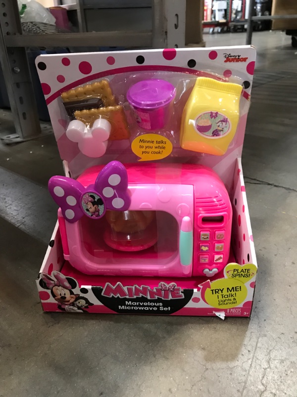 Photo 2 of Minnie Mouse Marvelous Microwave Set, by Just Play