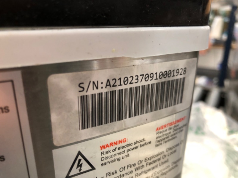 Photo 5 of **used**
Frigidaire EFIC123-SS Counter Top Maker, Produces 26 pounds Ice per Day, Stainless Steel, Stainless Stainless Maker