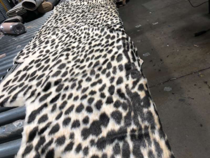 Photo 3 of 5'3"X7'10" Cheetah Loomed Novelty Area Rug - Erin Gates By Momeni