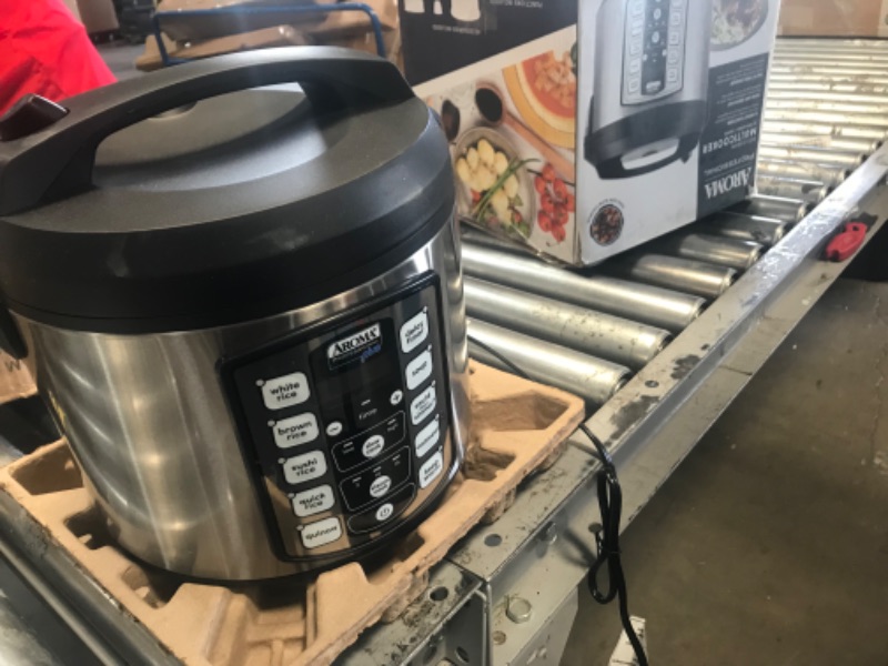 Photo 1 of Aroma Housewares ARC-5000SB Digital Rice, Food Steamer, Slow, Grain Cooker, Stainless Exterior/Nonstick Pot, 10-cup uncooked/20-cup cooked/4QT, Silver, Black Professional