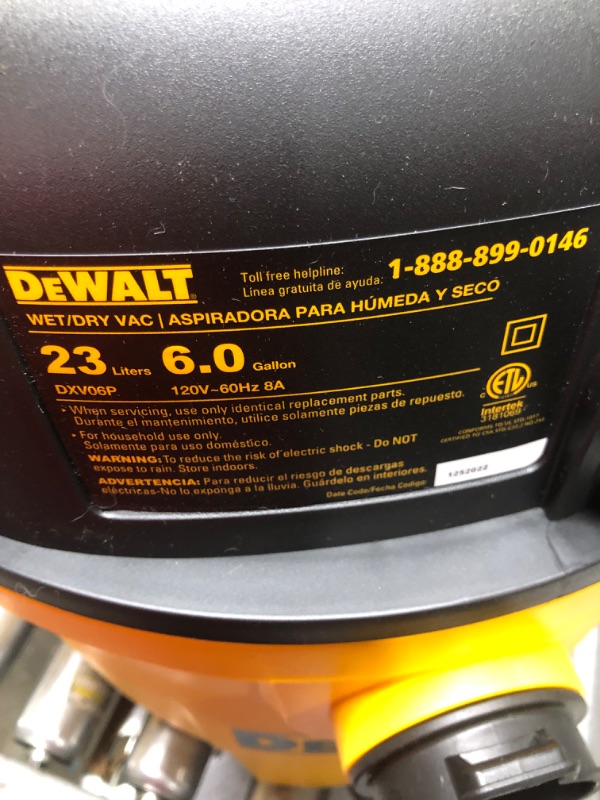 Photo 4 of **** TESTED**8DeWalt DXV06P - 6 gal. Poly Wet/Dry VAC