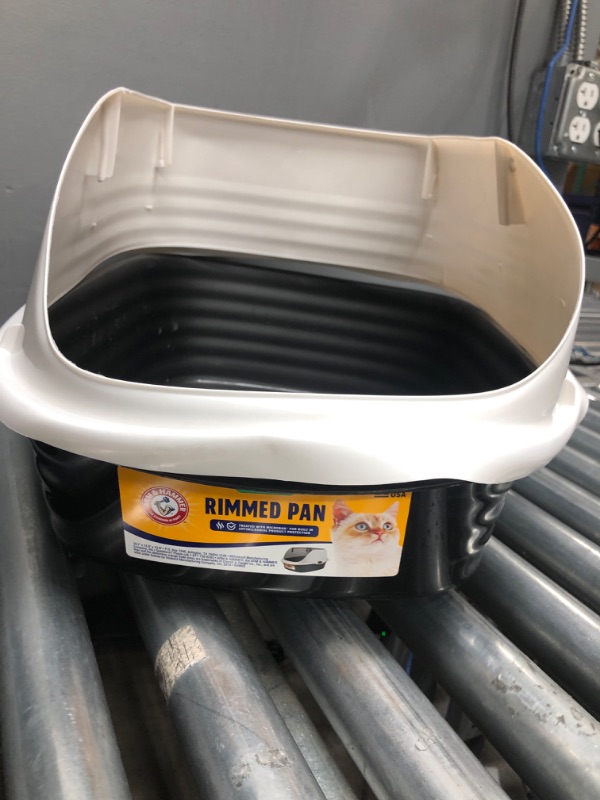 Photo 4 of Arm & Hammer Large Rimmed Litter Pan *Minor Dents*