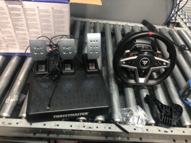 Photo 4 of Thrustmaster T248, Racing Wheel and Magnetic Pedals, HYBRID DRIVE, Magnetic Paddle Shifters, Dynamic Force Feedback, Screen with Racing Information (PS5, PS4, PC)
