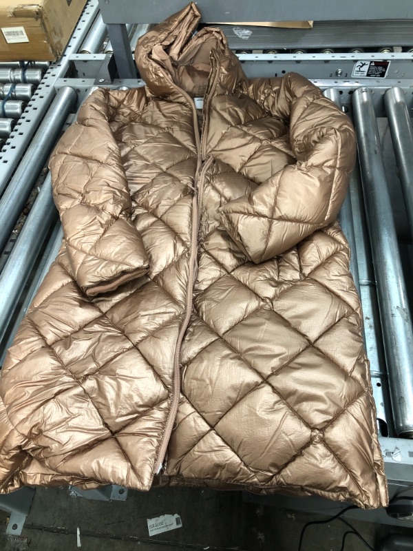 Photo 2 of Amazon Essentials Women's Heavyweight Diamond Quilted Knee Length Puffer Coat
SIZE- SMALL 