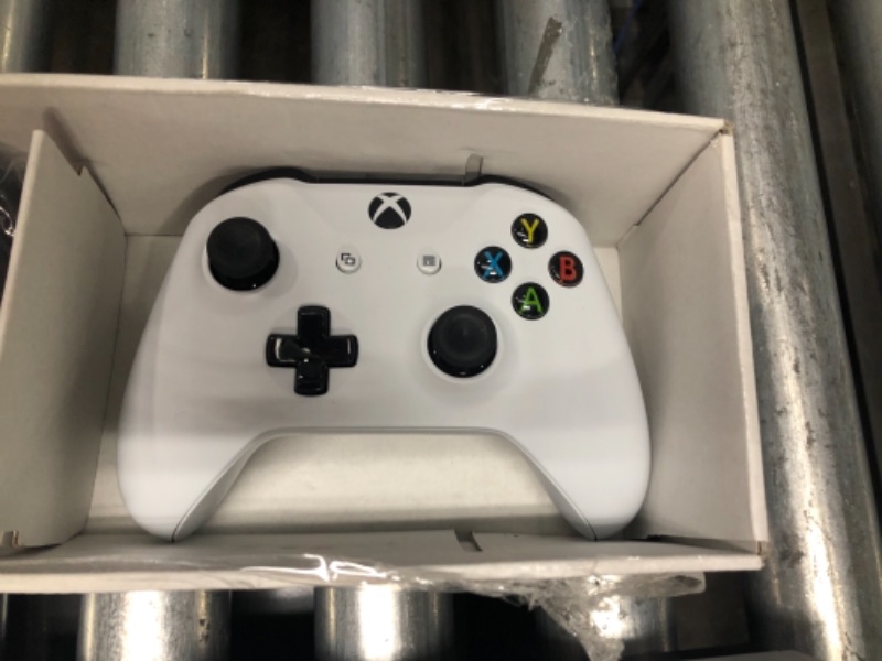 Photo 3 of Xbox One S White 1TB