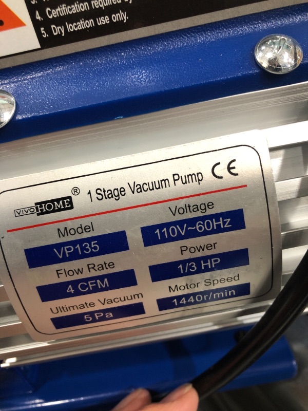 Photo 3 of VIVOHOME 110V 1/3 HP 4CFM Single Stage Rotary Vane Air Vacuum Pump and R134a AC Manifold Gauge Set Kit with Leak Detector Carry Bag for HVAC Air Conditioning Refrigeration Recharging ETL Listed
