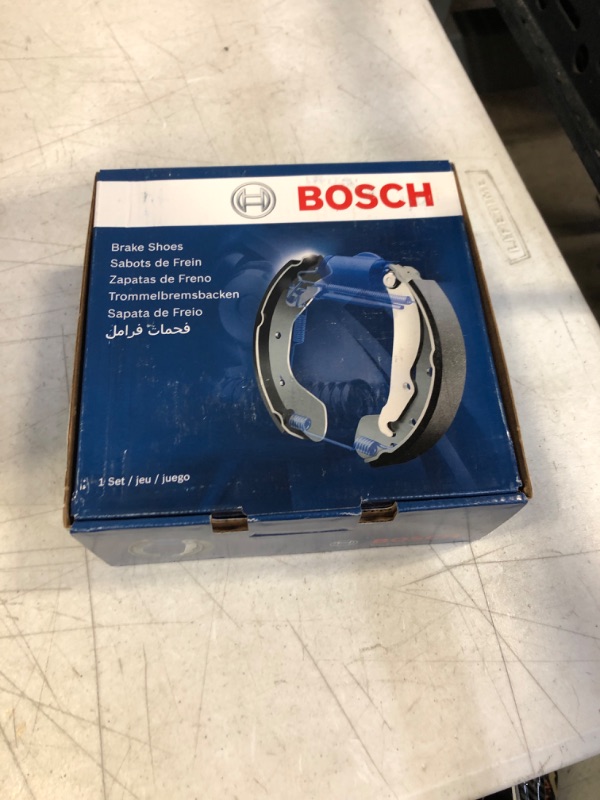 Photo 2 of Bosch BS859 Blue Drum Parking Brake Shoe Set for Select Lexus ES250, ES300, ES330, ES350, RX300; Toyota Avalon, Camry, Celica, Highlander, Solara - REAR