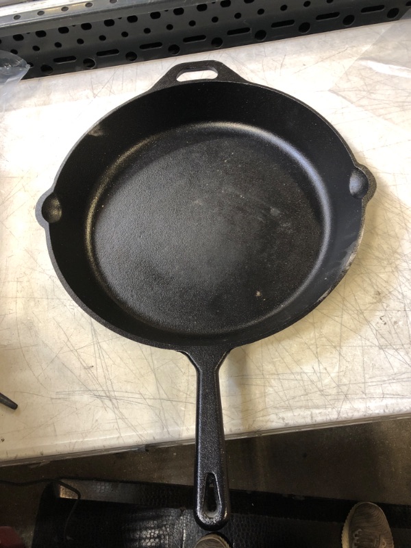 Photo 1 of 15' INCH CAST IRON PAN
USED
PAINT SCRAPE