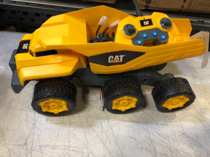 Photo 2 of Cat Construction Massive Mover Dump Truck - Remote Control Truck , RC truck
USED