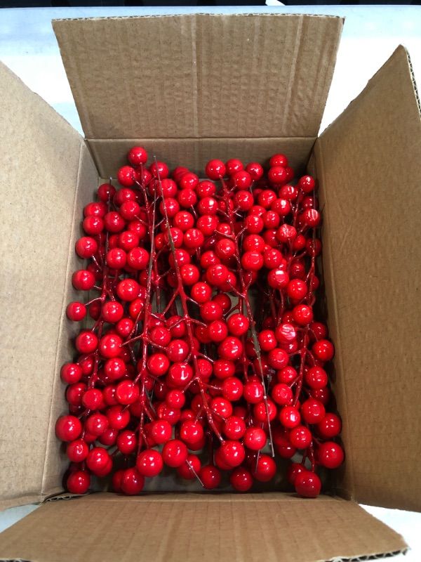 Photo 2 of 24 Pcs Red Berry Stems Artificial Red Berries Picks,7.9 Inch Fake Christmas Red Berry Branch for Christmas Tree Decoration,Holiday Crafts and Home Decor