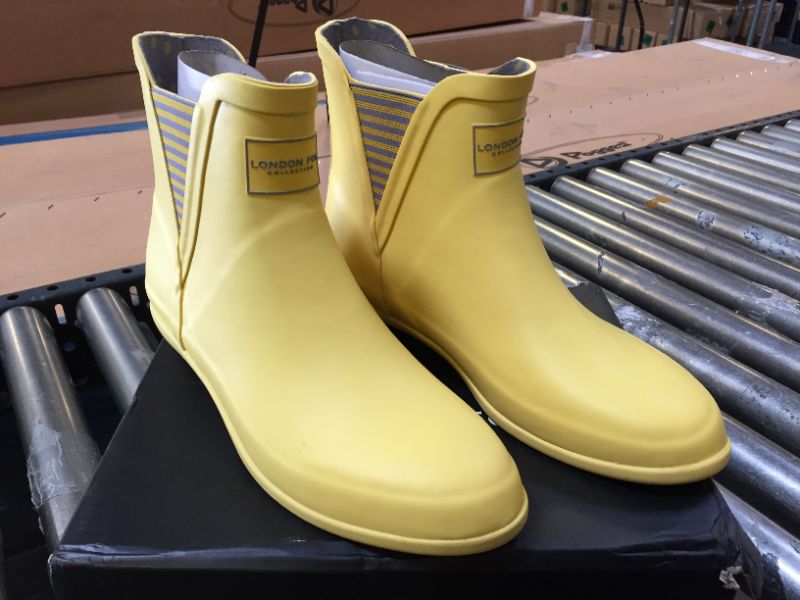 Photo 2 of LONDON FOG Women's Piccadilly Rain Boot 10 Yellow