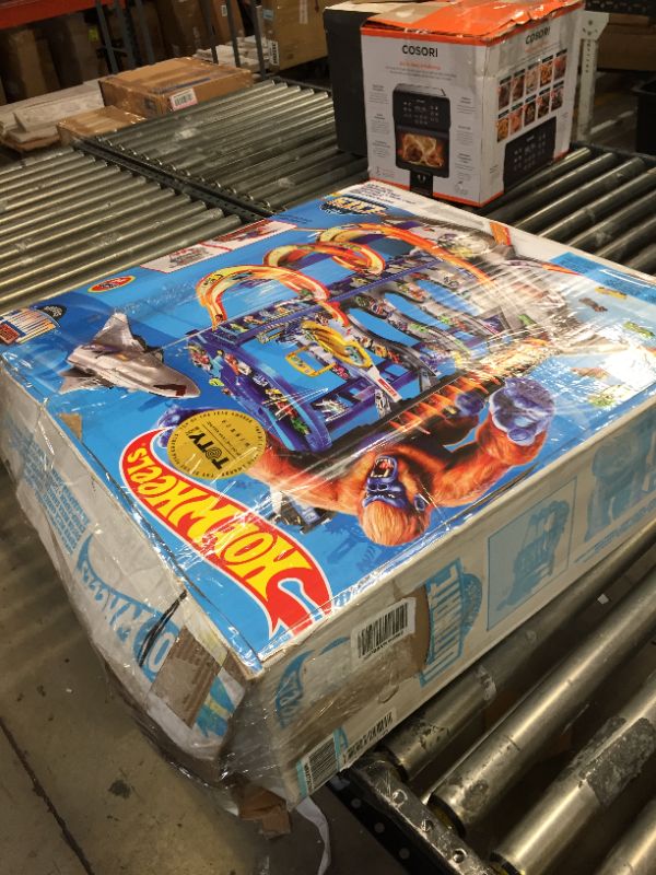 Photo 1 of Hot Wheels Super Ultimate Garage Playset