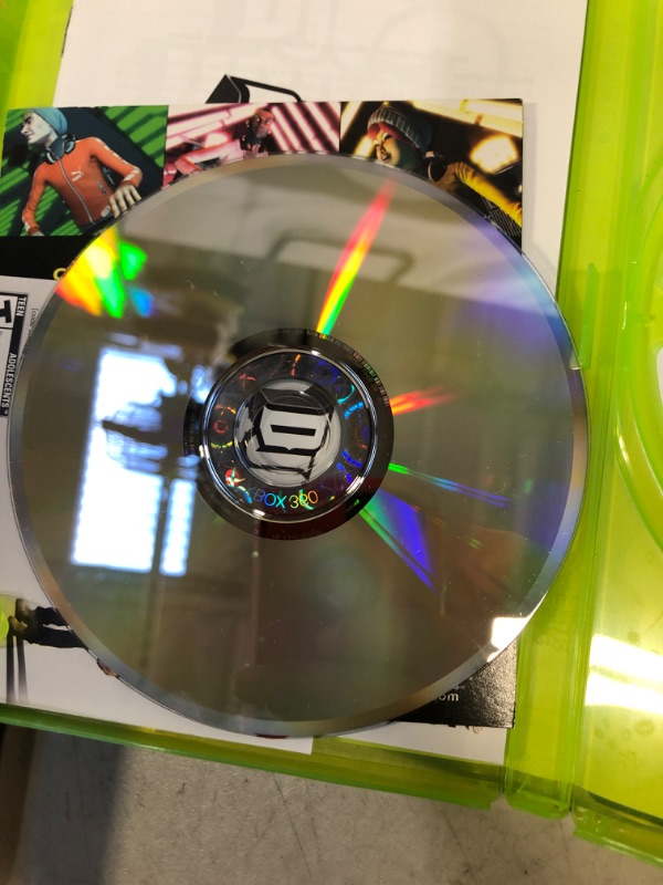Photo 4 of DJ Hero 2 Turntable Bundle -Xbox 360  -- VERY GOOD CONDITIONS , NEEDS AA BATTERS --
