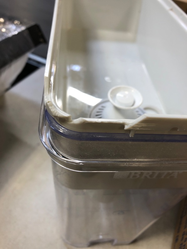 Photo 3 of 1/1CT BRITA ULTRAMAX DISPENSER GRAY STANDARD FILTER - DAMAGES : SHOWN IN LIVE PHOTOS