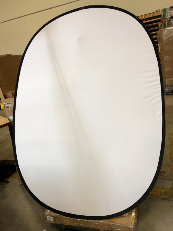 Photo 2 of 5*6.5 ft (2mX1.5m) 2 in 1 Cotton Muslin Black White Collapsible Reflector Backgrounds Portable Collapsible Reversible Photography Backdrop with Carrying Bag Black/White?5*6.5ft?- DAMAGE : A LITTLE MARK