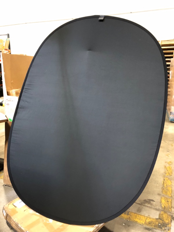 Photo 3 of 5*6.5 ft (2mX1.5m) 2 in 1 Cotton Muslin Black White Collapsible Reflector Backgrounds Portable Collapsible Reversible Photography Backdrop with Carrying Bag Black/White?5*6.5ft?- DAMAGE : A LITTLE MARK