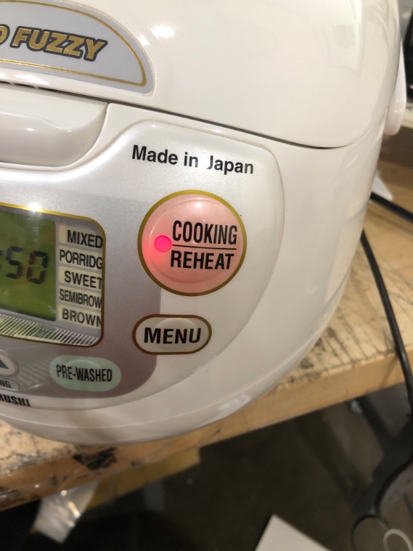 Photo 2 of *** TESTED - POFWERS ON*** Zojirushi, Made in Japan Neuro Fuzzy Rice Cooker, 5.5-Cup, Premium White