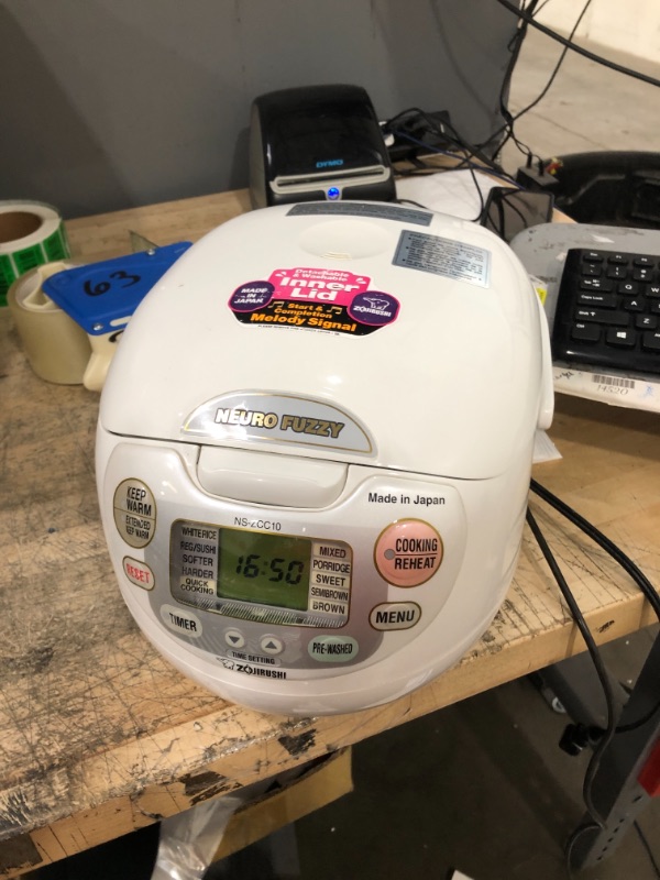 Photo 3 of *** TESTED - POFWERS ON*** Zojirushi, Made in Japan Neuro Fuzzy Rice Cooker, 5.5-Cup, Premium White