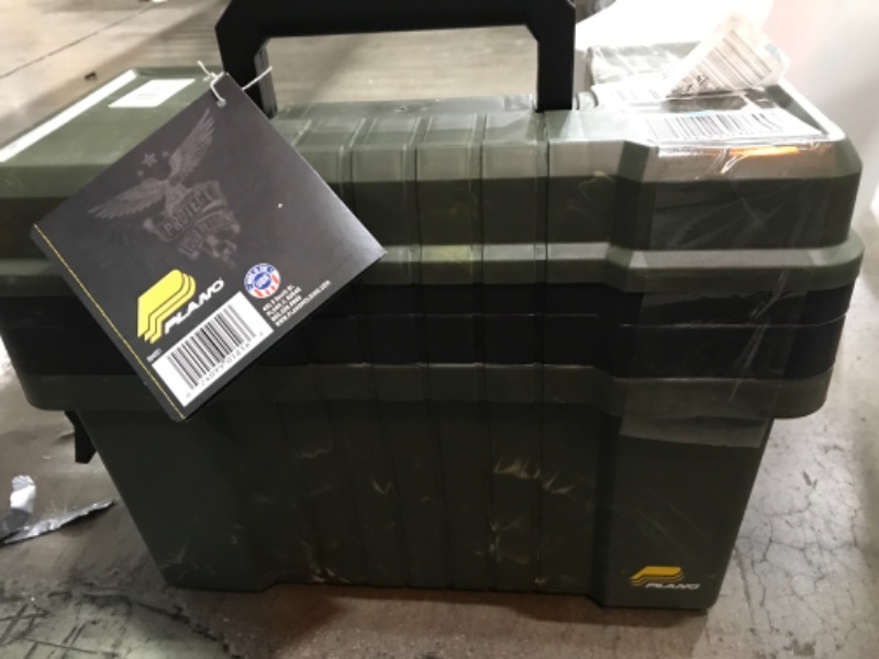 Photo 2 of **BOTTOM BACK SIDE OF BOX IS BROKEN**
Plano 1612 Deep Water Resistant Field Box with Lift Out Tray Standard Size Camo Swirl