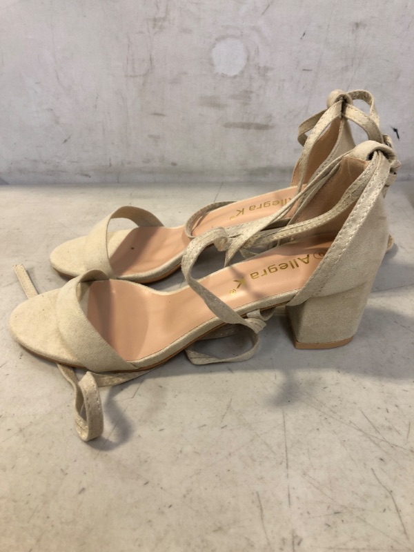 Photo 2 of BEIGE HEELS SIZE 9 