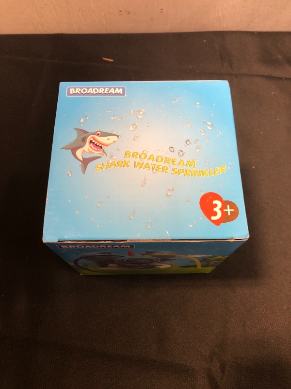 Photo 2 of (( FACTORY SEALED )) BROADREAM Sprinkler for Kids, Outdoor Water Toys for Toddlers Ages 3+ Boys Girls Summer Backyard Garden Splash Play Shark Sprinkler with Wiggle Tubes Sprays Up to 10ft High and 16ft Wide
