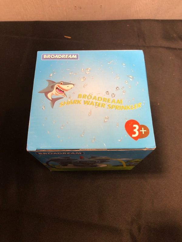 Photo 4 of (( FACTORY SEALED )) BROADREAM Sprinkler for Kids, Outdoor Water Toys for Toddlers Ages 3+ Boys Girls Summer Backyard Garden Splash Play Shark Sprinkler with Wiggle Tubes Sprays Up to 10ft High and 16ft Wide
