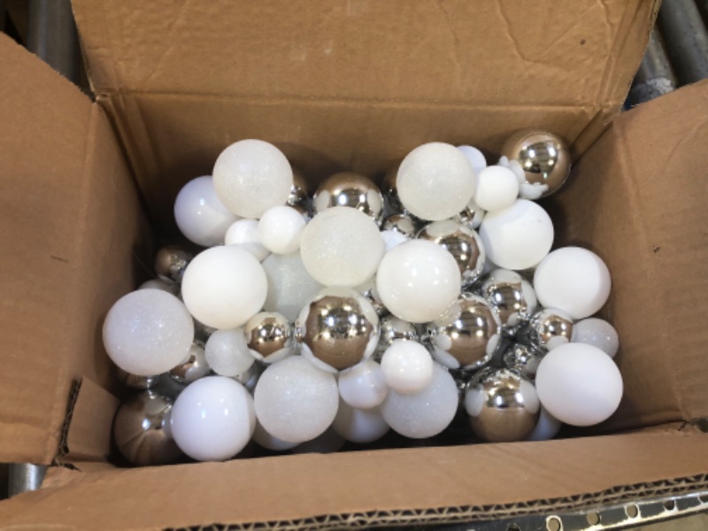 Photo 3 of 6 Feet Christmas Garland Balls,Toiyason Wreath Ball Ornaments Christmas Tree Outdoor Indoor Home Office Ornaments for Xmas Holiday Wedding Party Bar (White & Silver)