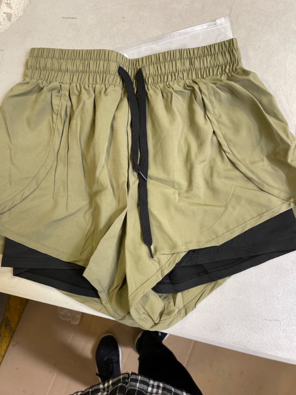 Photo 2 of AZOSUN Women Sports Shorts Running Quick-Drying Drawstring with Phone Pockets Fitness Hiking Shorts Soft Lining
SIZE M
ARMY GREEN