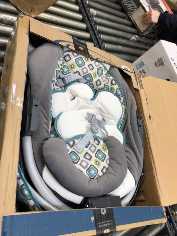 Photo 2 of Graco Baby 1925885 Glider LX Affinia Style Gliding Swing Bassinet