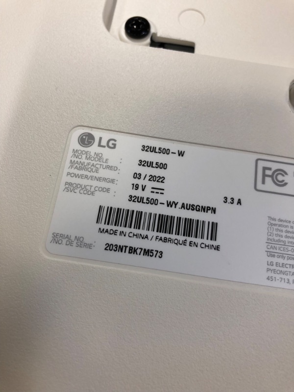 Photo 3 of LG UHD 32-Inch Computer Monitor 32UP83A-W, IPS with HDR 10 Compatibility and AMD FreeSync, White 32 inch Tilt/Height/Pivot ----- PACKAGING IS DAMAGED, ITEM IS LIGHTLY USED 
