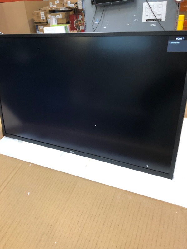 Photo 5 of LG UHD 32-Inch Computer Monitor 32UP83A-W, IPS with HDR 10 Compatibility and AMD FreeSync, White 32 inch Tilt/Height/Pivot ----- PACKAGING IS DAMAGED, ITEM IS LIGHTLY USED 
