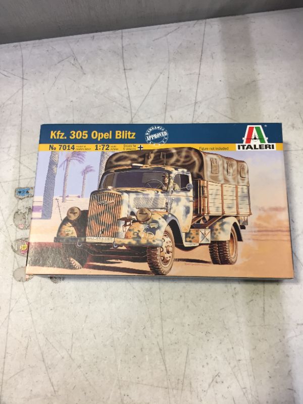 Photo 2 of Italeri 510007014 – 1:72 WWII DT Car 305 3 tons. Transport Truck